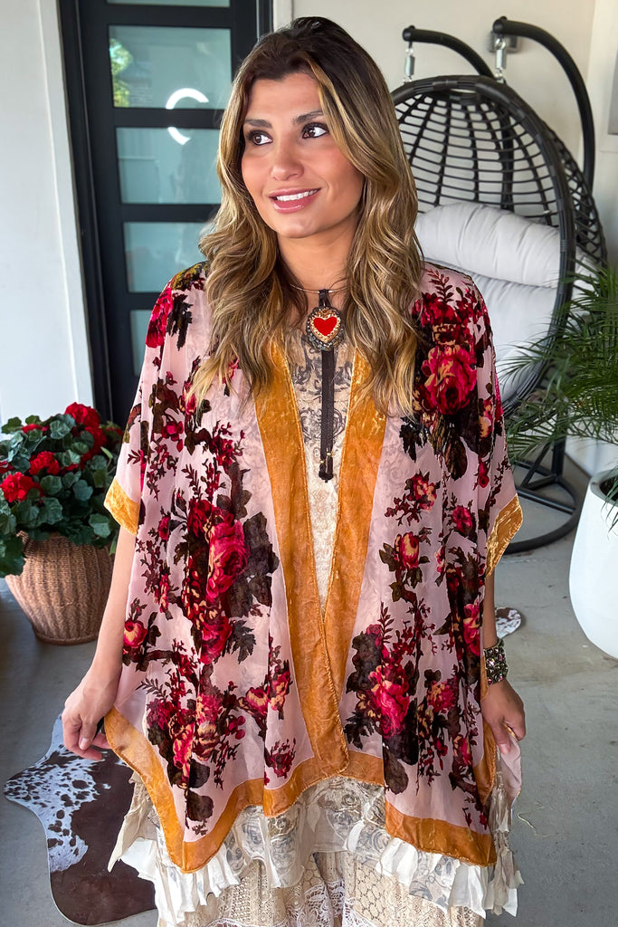 True Burnout Velvet Masterpiece Kimono - Gold Bord