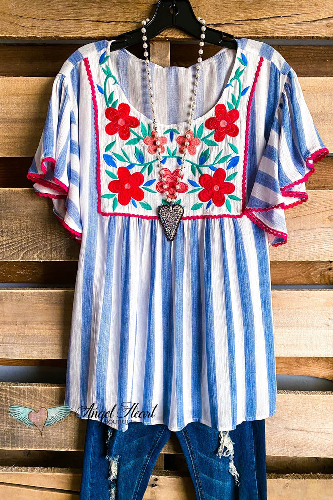 AHB EXCLUSIVE: Pretty Skies Top - Ivory/Navy