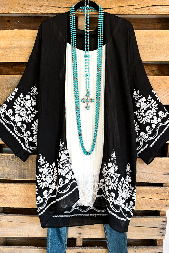 Floral Vine Oversized Kimono - Black .