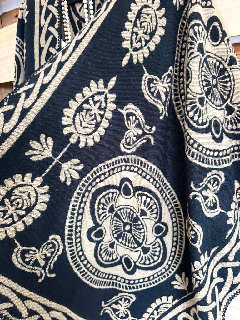 Gather Around Poncho - Black