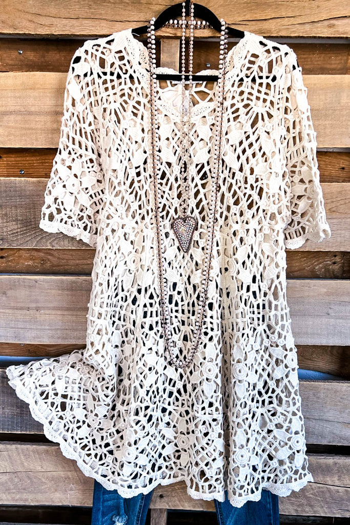 AHB EXCLUSIVE: Showing Off Now Top -Natural - 100% COTTON .