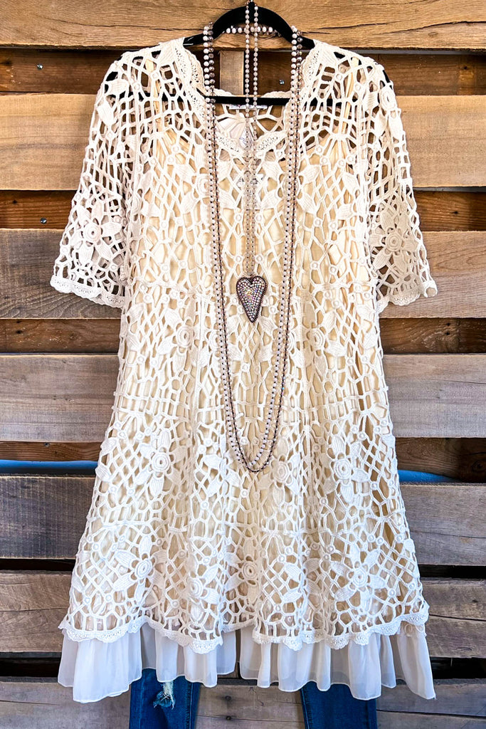 AHB EXCLUSIVE: Showing Off Now Top -Natural - 100% COTTON .