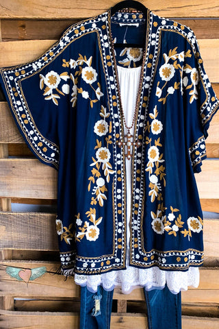 Imagination At Best Kimono - White/Blue