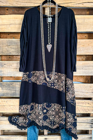 Pretty As a Picture Tunic - Gray