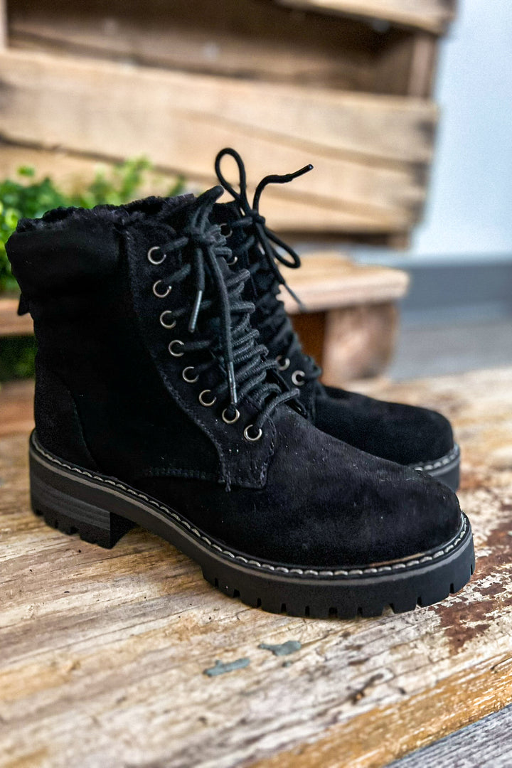 Nature Awaits Boots - Black