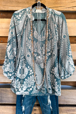 AHB EXCLUSIVE: Season Surprise Vest - Bg/Navy