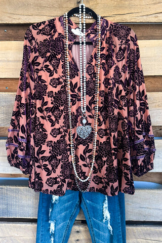 AHB EXCLUSIVE: Season Surprise Vest - Bg/Navy
