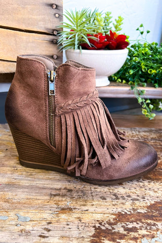 Delightful Step Boots - Brown