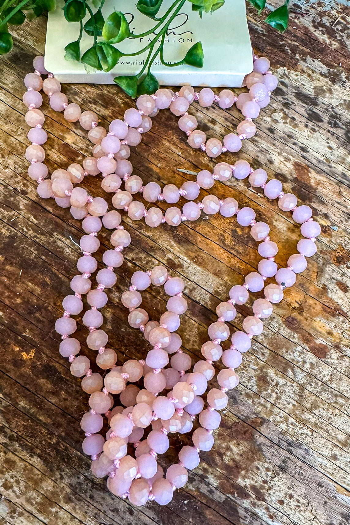 ブレスレット LESS IS MORE baby pink bead necklace Long Beaded Necklace - Light Pink