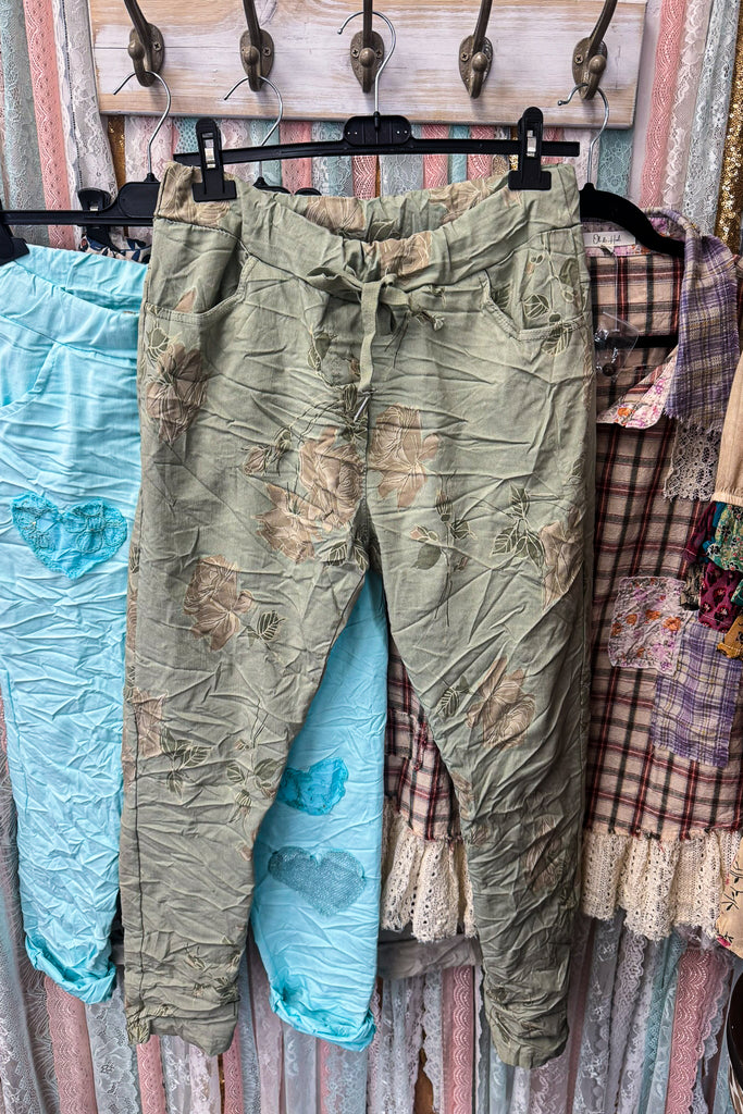 Made in Italy Scrunchy Stretch Floral Jogger Pants – Ultra Comfortable One Size & Plus