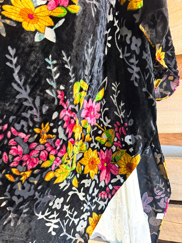Just Enjoy It Burnout Velvet Kimono - Black
